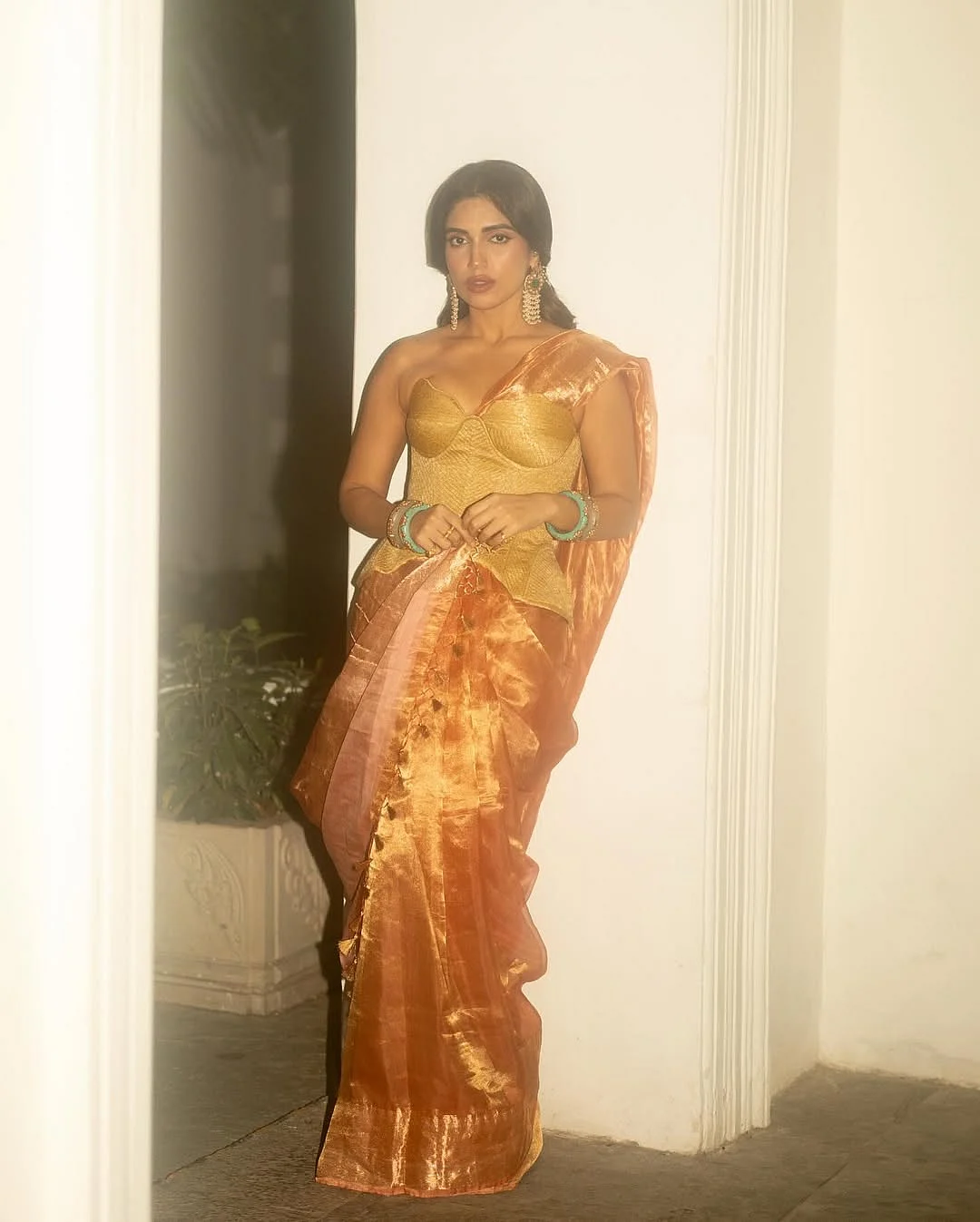 Mood .Last night in Hyderabad wearing that.antiquepiece corset paired with my Maa’s saree Earrings shriparamanijewels Bangles radiantbymadhulika anumerton Rings the.olio.stories shriparamanijewelsPh 4