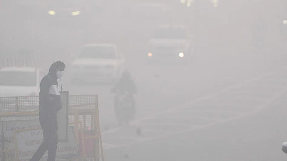 6762fa2c816db delhi fog 183654758