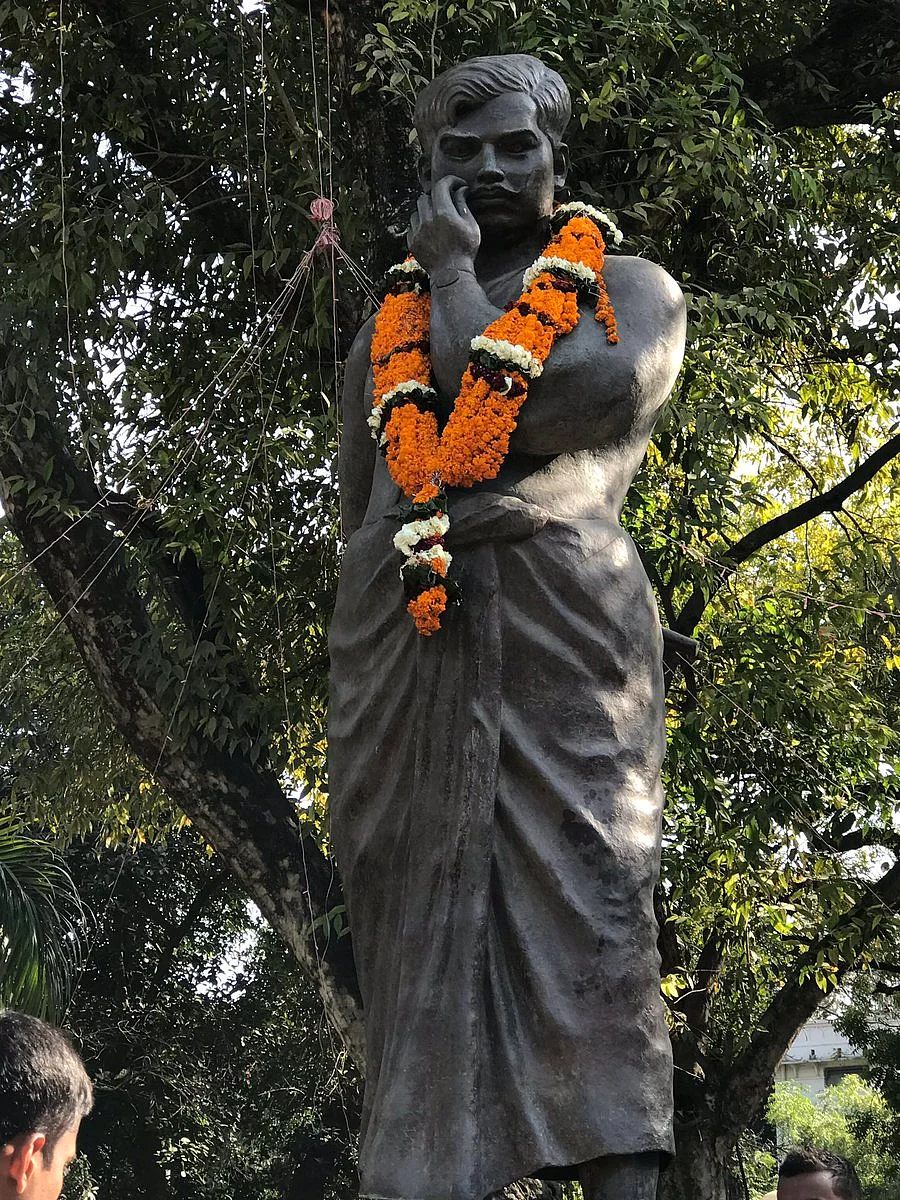 Chandrashekhar Azad Park Prayagraj f