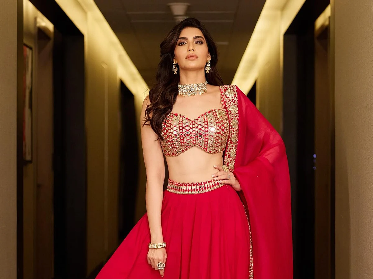 karishmaktanna 1734153314 3522655779687395120 4754749
