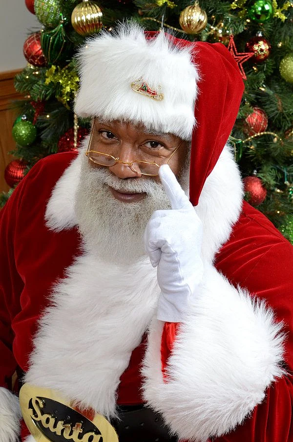Black Santa Claus Is A Hit At Mall Of America But Faces An Online Backlash