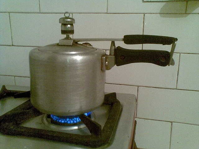 pressure cooker 8