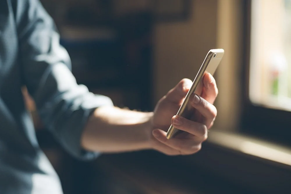 personusingsmartphone 2
