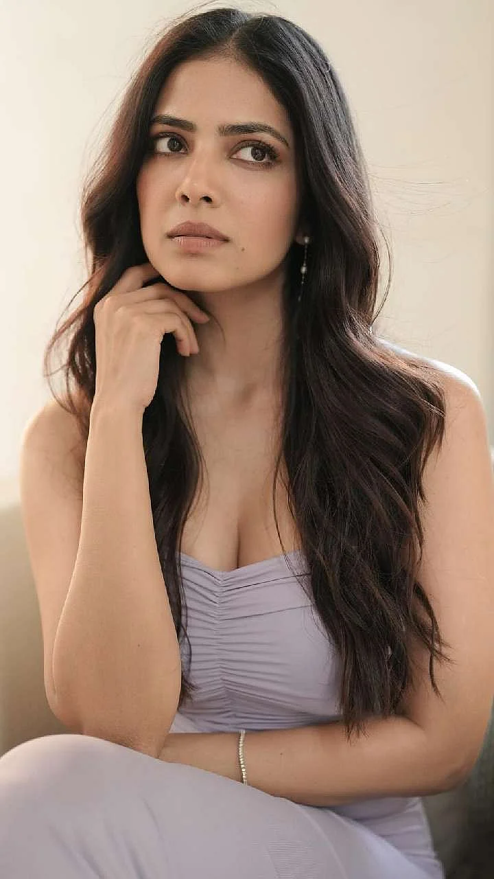 Malavika Mohanan 8