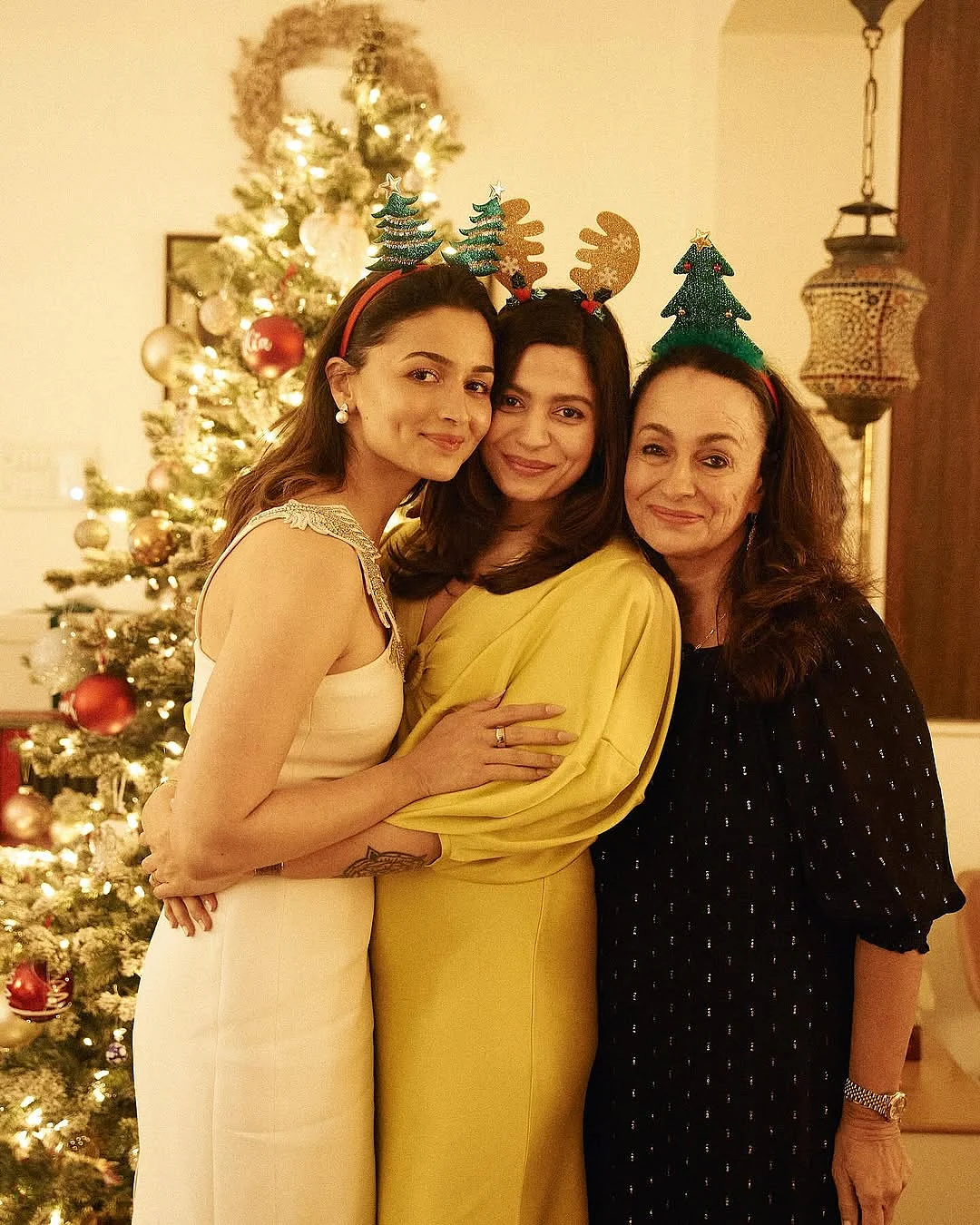 Under the twinkling lights surrounded by love. this is what Christmas feels like 2