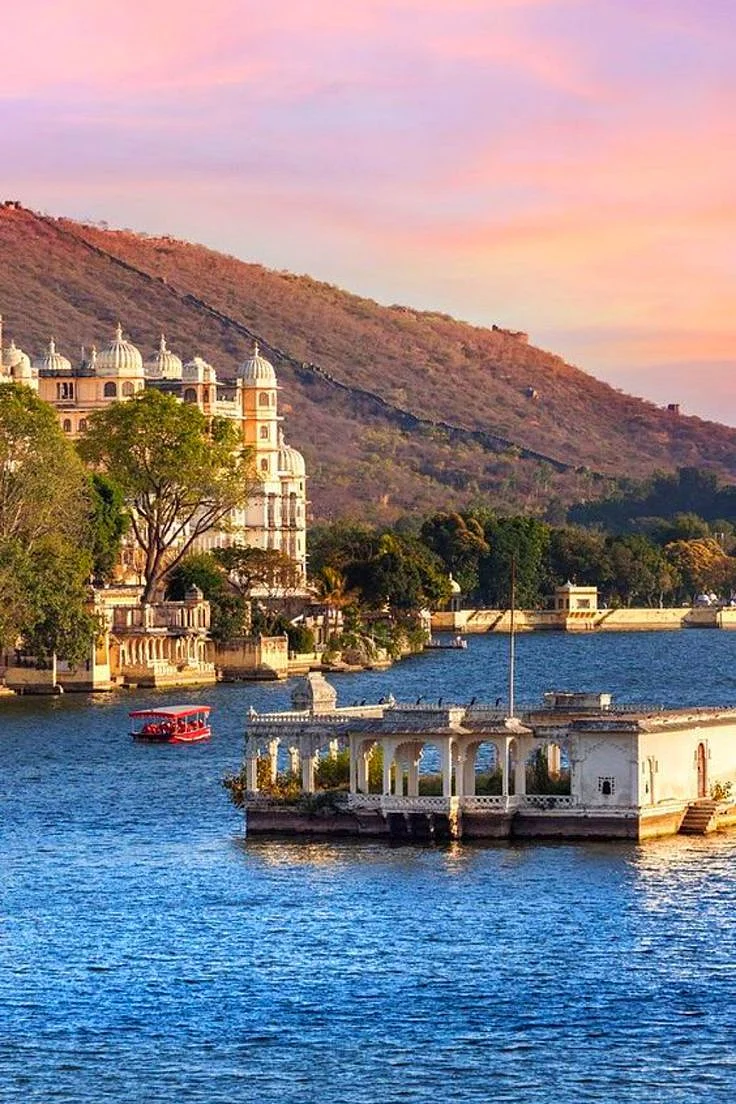 Awesome things to see in Udaipur City palace Royal Rajasthan