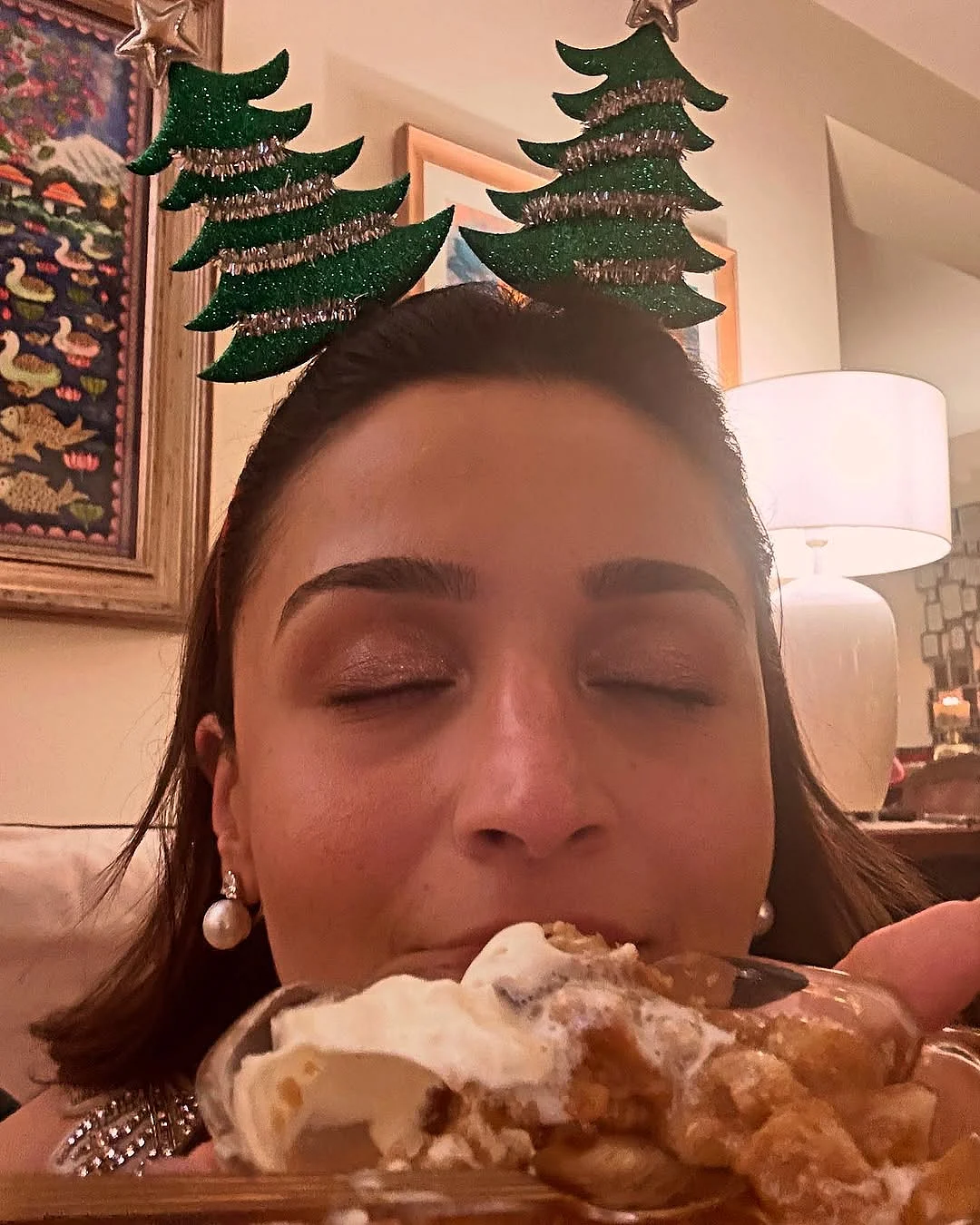 Under the twinkling lights surrounded by love. this is what Christmas feels like 6