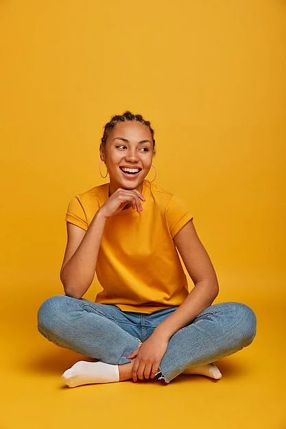 Free Photo Close up on attractive carefree young woman sitting on the floor