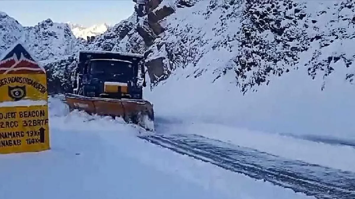 18112024 snowfalljk123832799