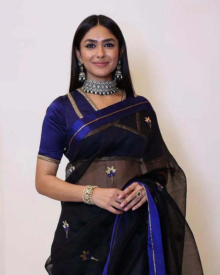 black saree 5