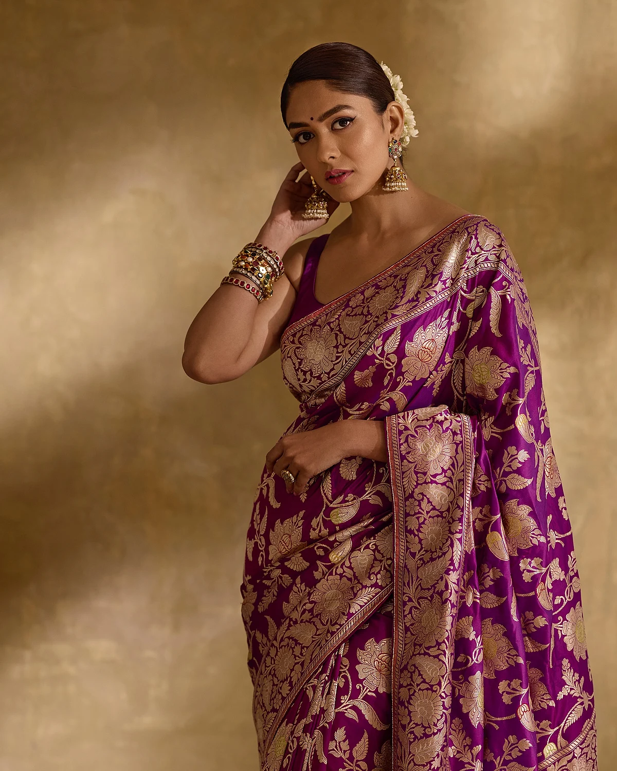mrunalthakur173522549035316498419787390472658966811
