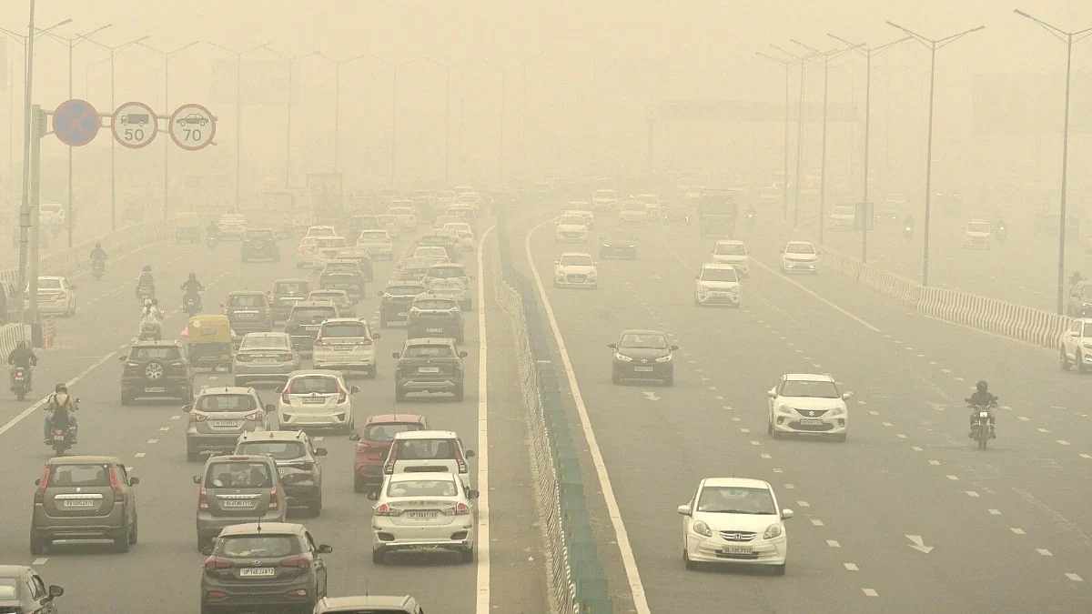 673d52aa44a17 uttar pradesh cold fog in up fog news fog alert severe winter imd update up winter cold start 200821220