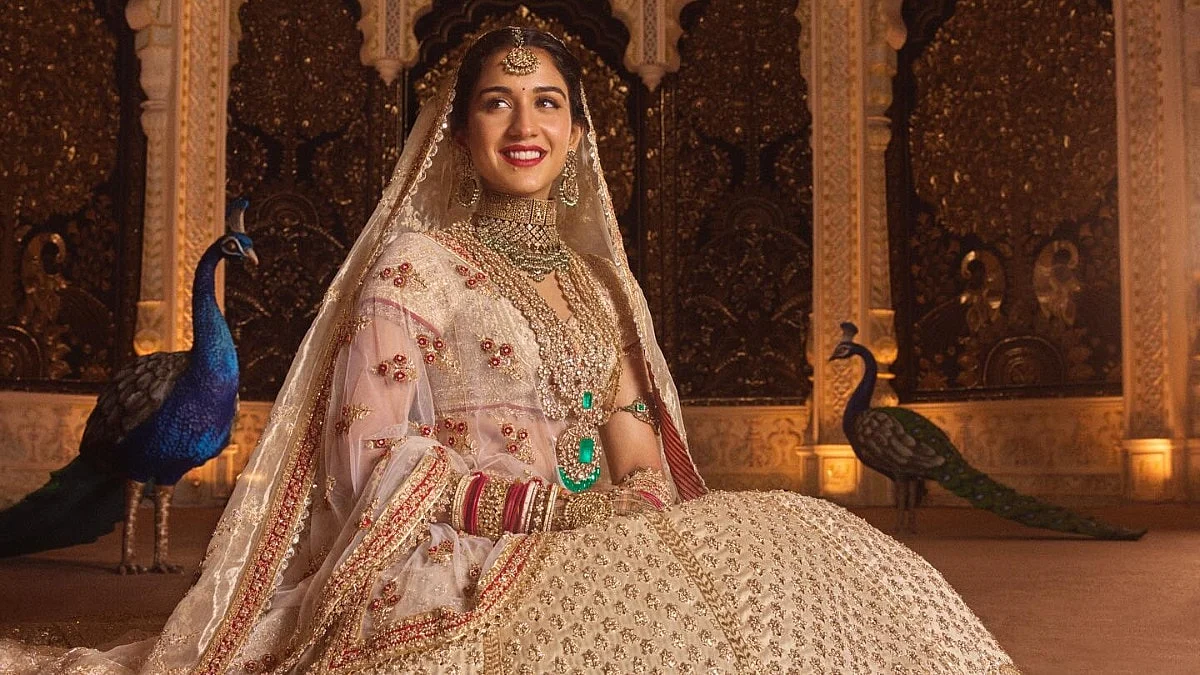 punjabkesari2024 12 17nikwuztrradhika merchants wedding lehenga was designed by abu jani sandeep khosla 124811787