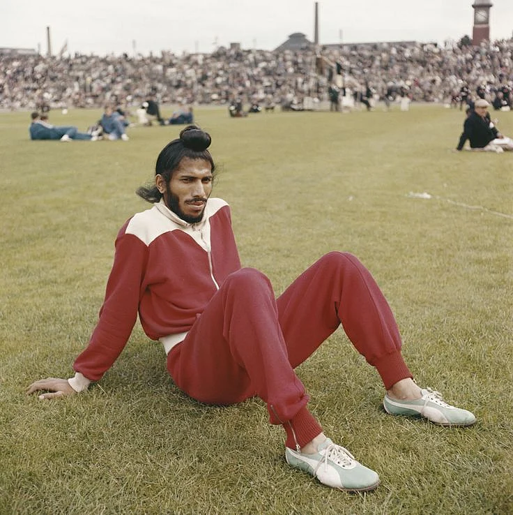 Actor Farhan Akhtar Pays Tribute to Legendary Sprinter Milkha Singh India’s ‘Flying Sikh’