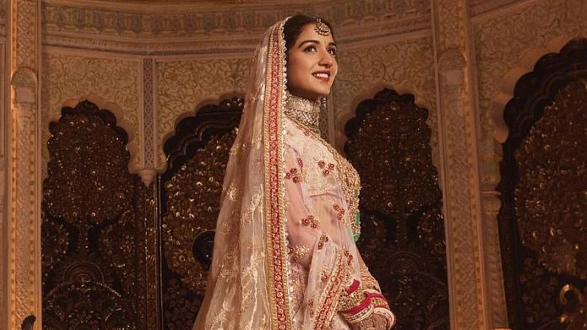radhika merchant wedding look out anant ambani dulhania wears abu jani sandeep khosla gujrati style lehenga 111696991