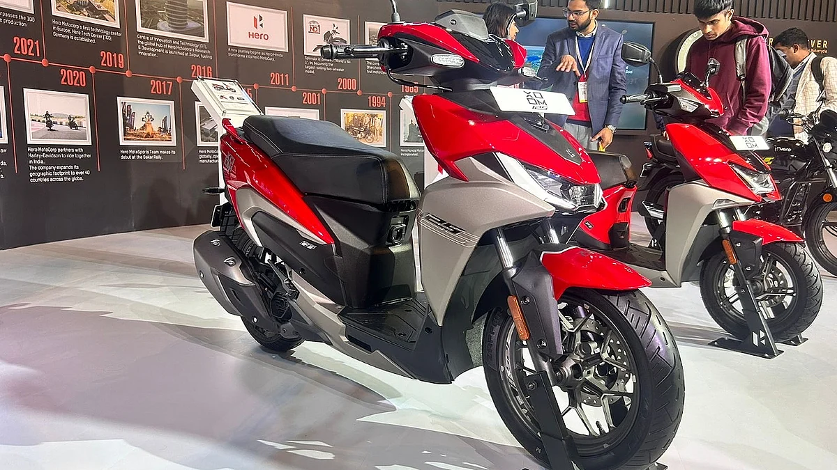 hero xoom 125r right front three quarter4
