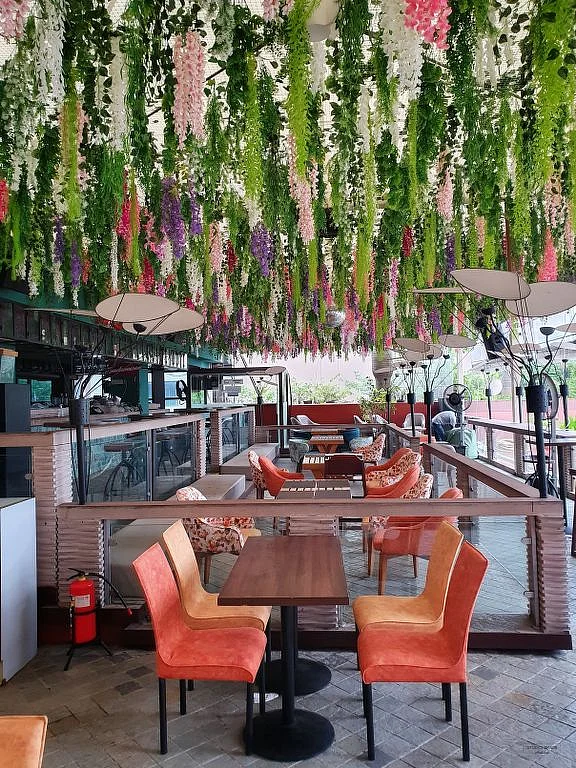 Farzi Café Classy Chic Café Design Studio Skapa Architects