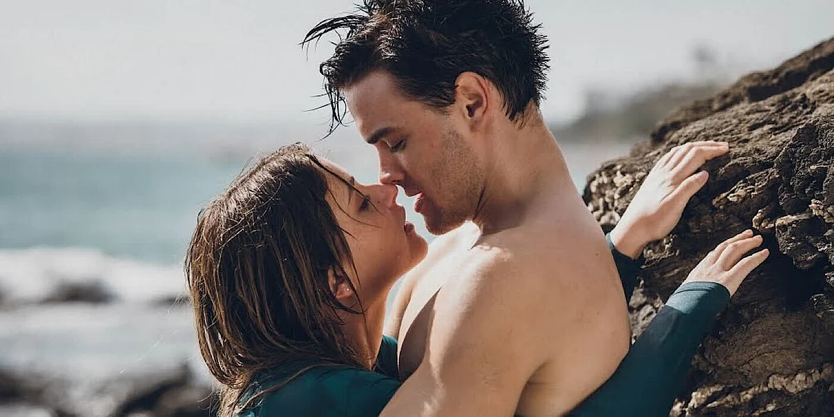 a couple kiss on the rocks in culpa tuya your fault jpg