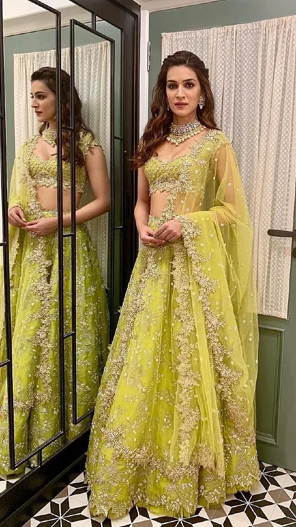kriti sanon outfit 9