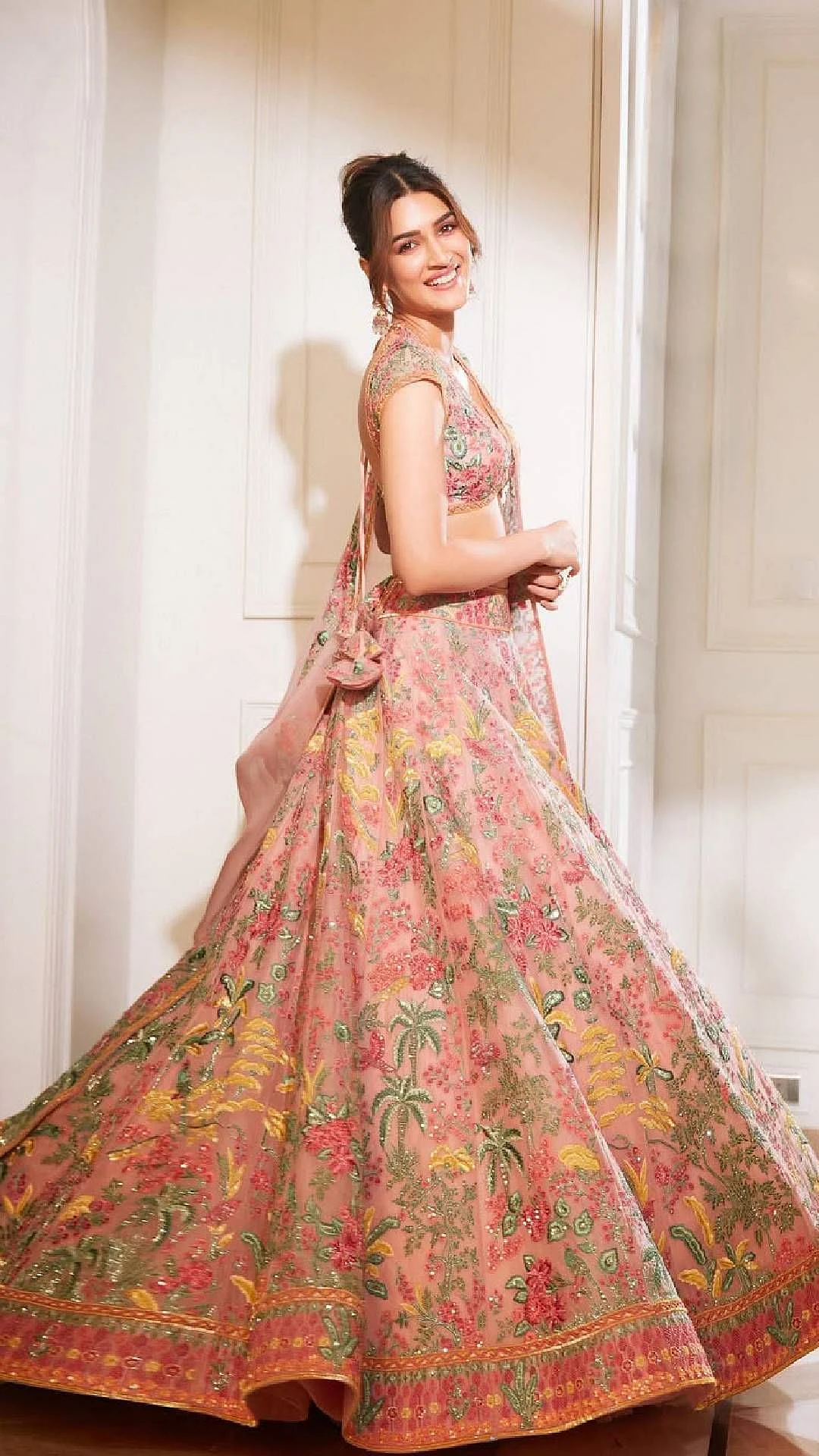 kriti sanon Outfit 6