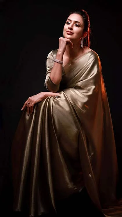Divyanka Tripathi Saree 11