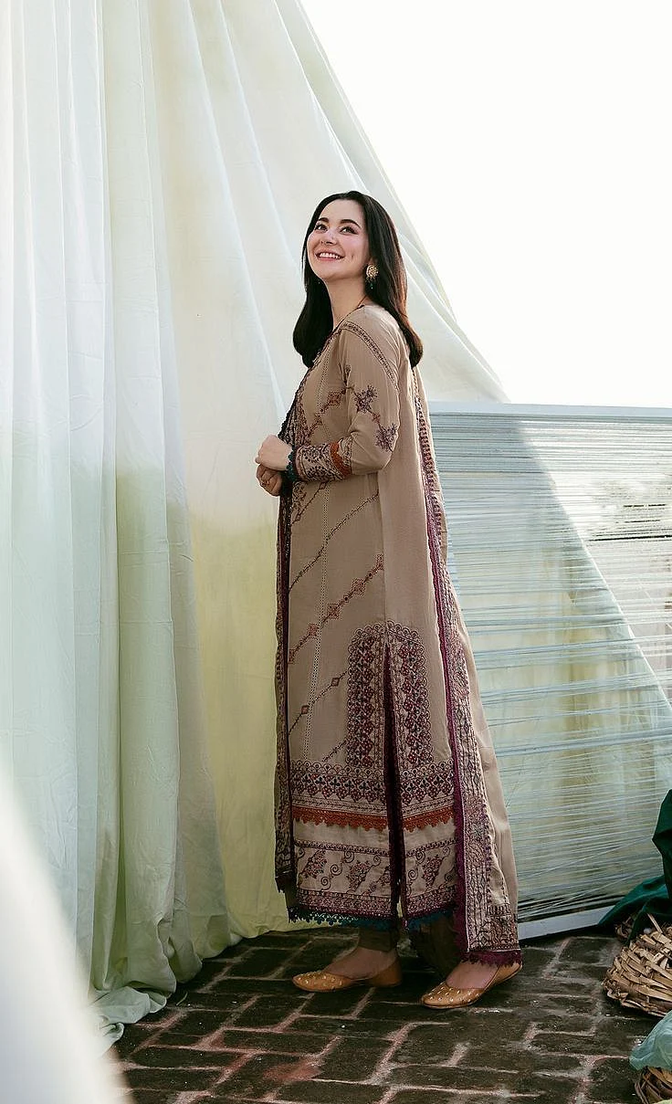 hania aamir suits 7