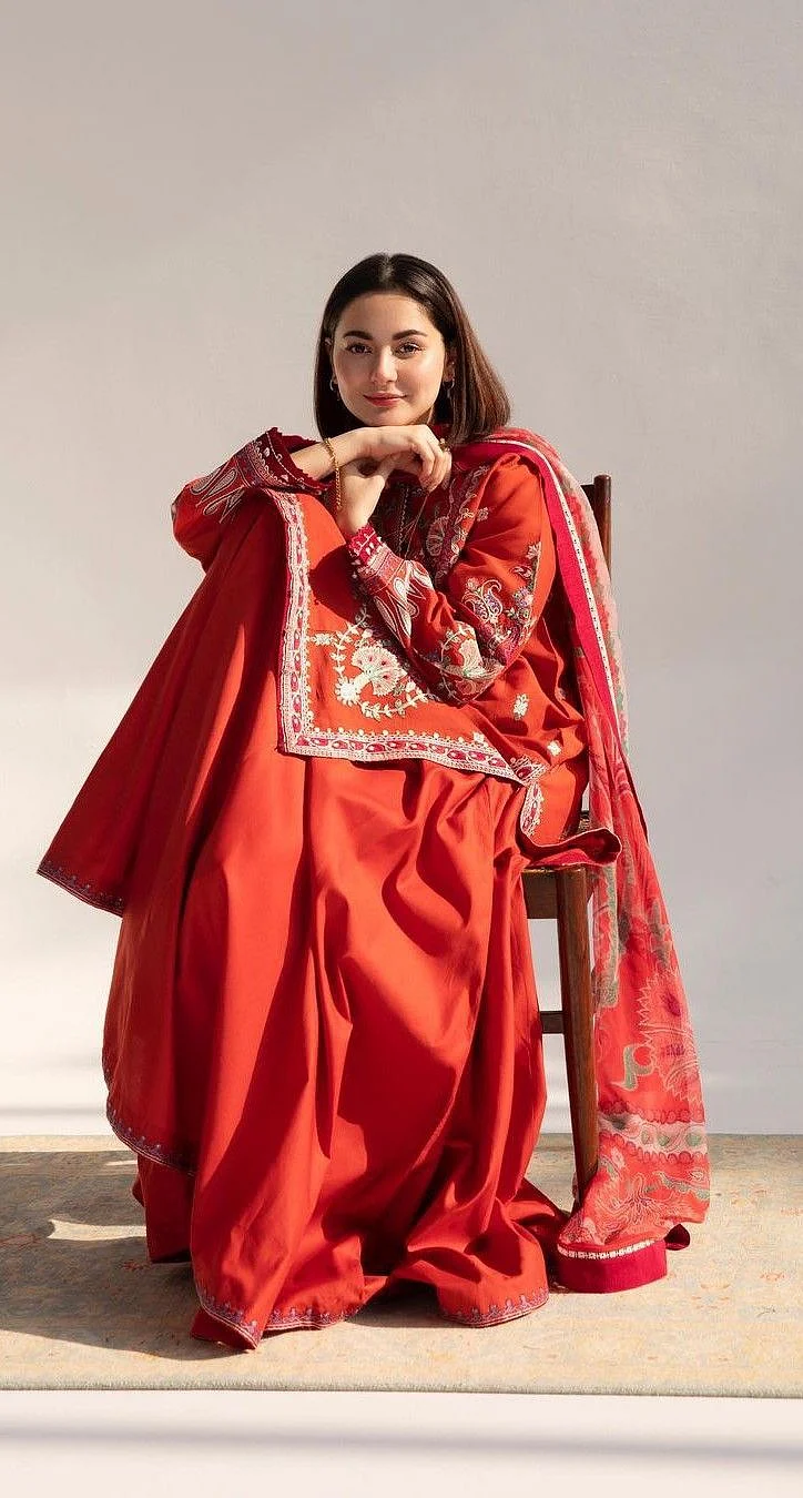 hania aamir suits 2