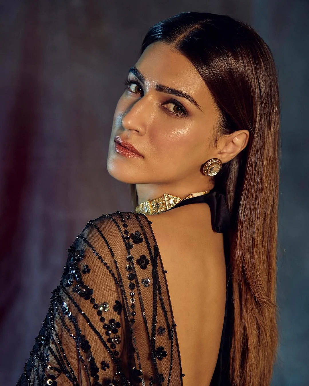 Still feels like Diwali . dilnazkarbharyStyled by sukritigrover vanigupta.23 Hair by aasifahmedofficial Makeup adrianjacobsofficial mohitvaru 4