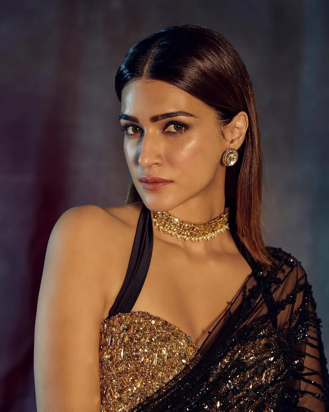 Still feels like Diwali . dilnazkarbharyStyled by sukritigrover vanigupta.23 Hair by aasifahmedofficial Makeup adrianjacobsofficial mohitvaru 6