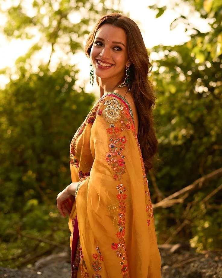 tripti dimri saree