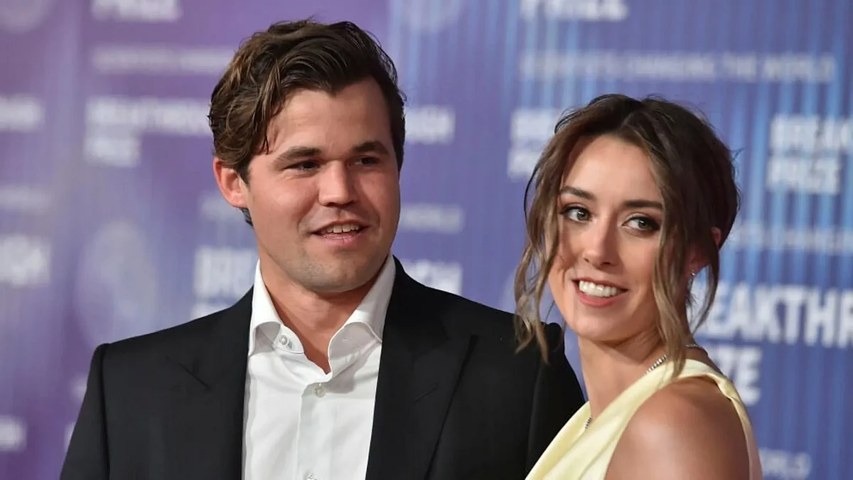 Magnus Carlsen with Ella Victoria Malone 4
