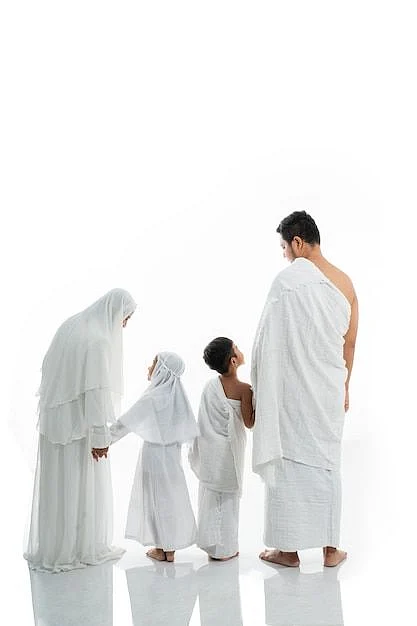 Premium Photo Asian muslim family hajj shot from behind