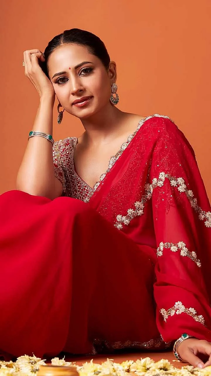 sargun mehta saree 2
