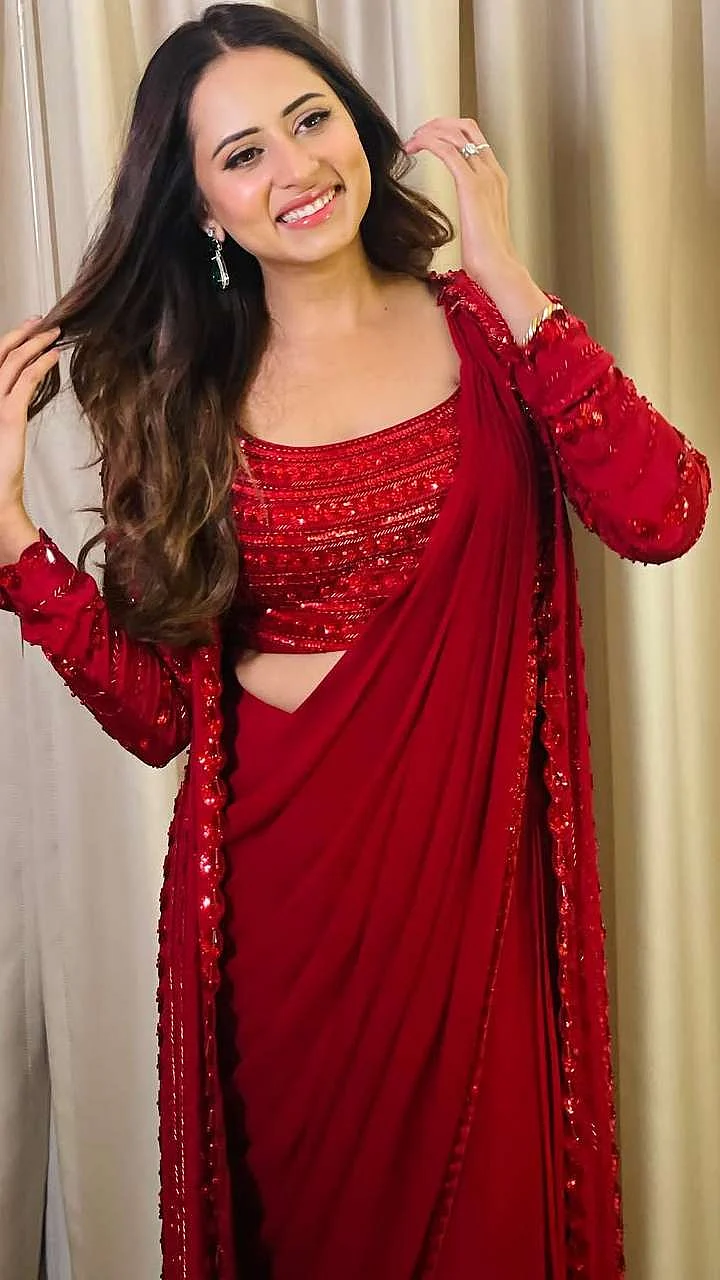 sargun mehta saree 5