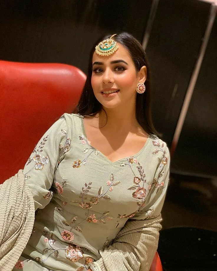 sunanda sharma re