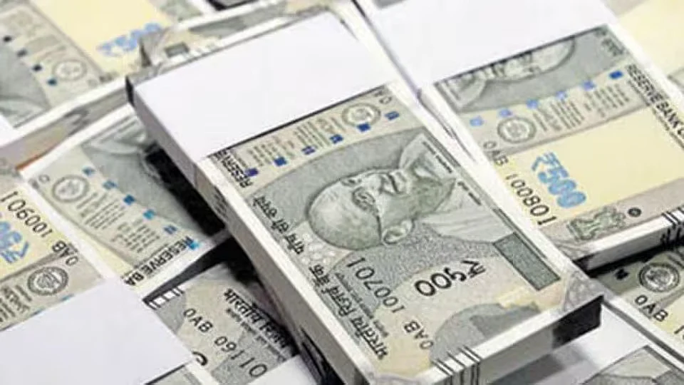 currency notes PTI File Photo 1725334395813 1736563418366