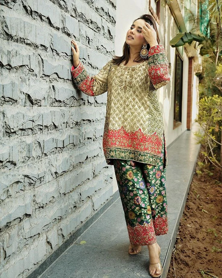 sunanda sharma suits 3