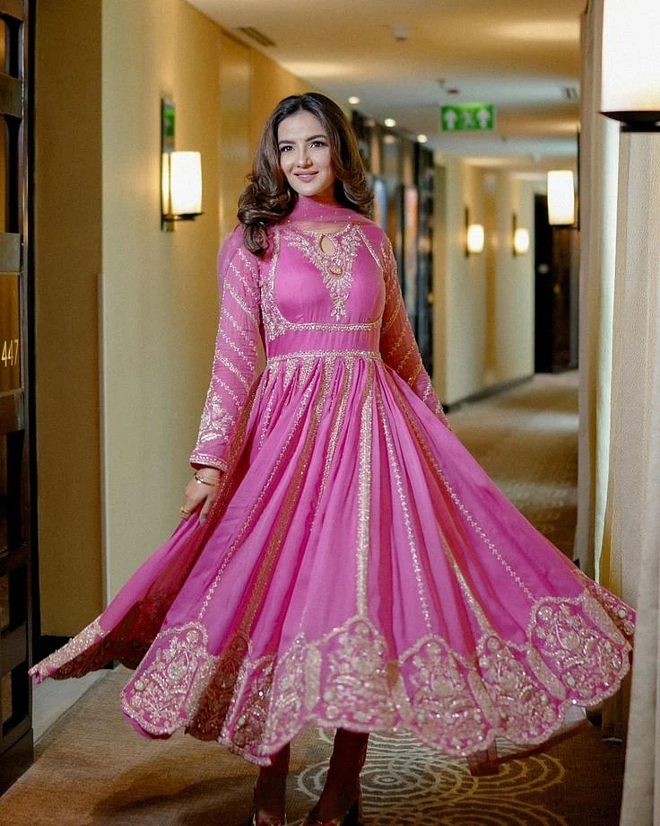 jasmine bhasin 19