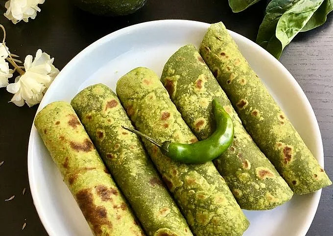 Palak Paratha Recipe 11