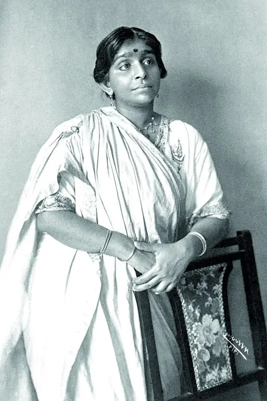 Sarojini Naidu biography1