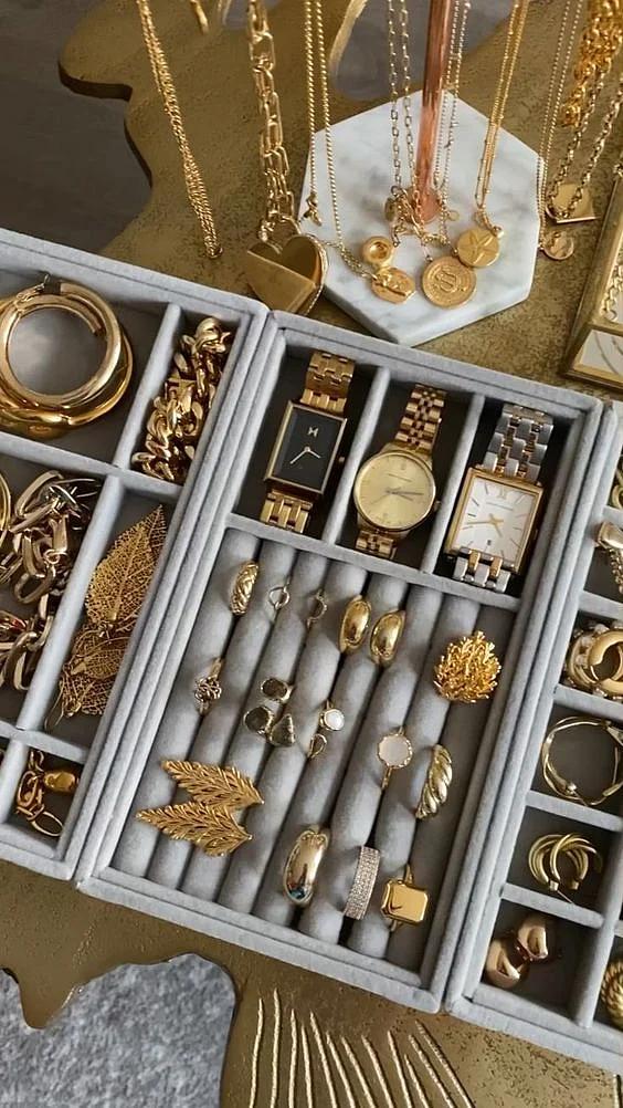 Jewellery or Jewellery