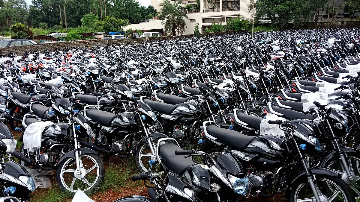 bajaj motor bikes parked at open area godown in katni 3016d392a70ed9bf59f1b06f04b8d797 1