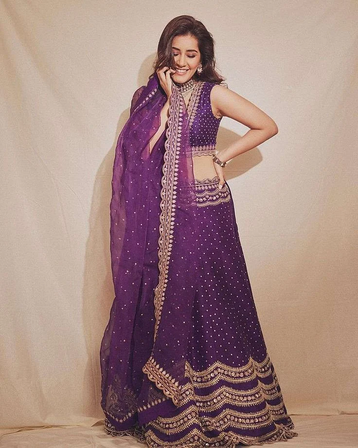 Raashii Khanna Lehengas 10
