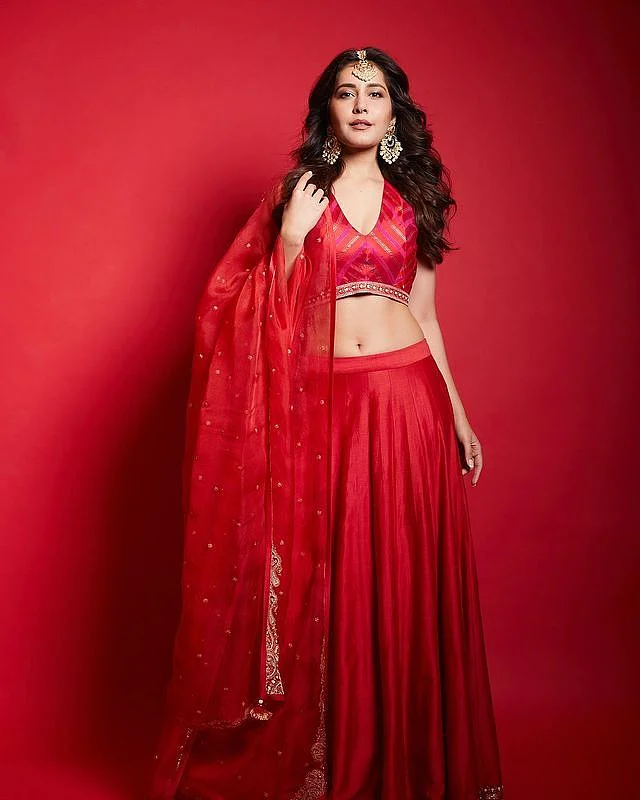 Raashii Khanna Lehengas 12