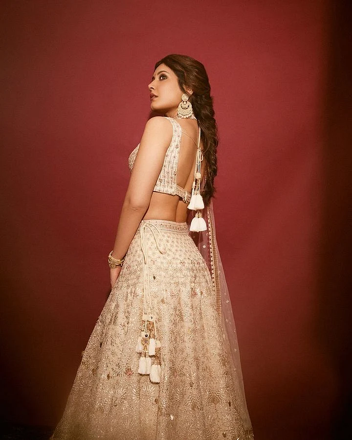 Raashii Khanna Lehengas 13
