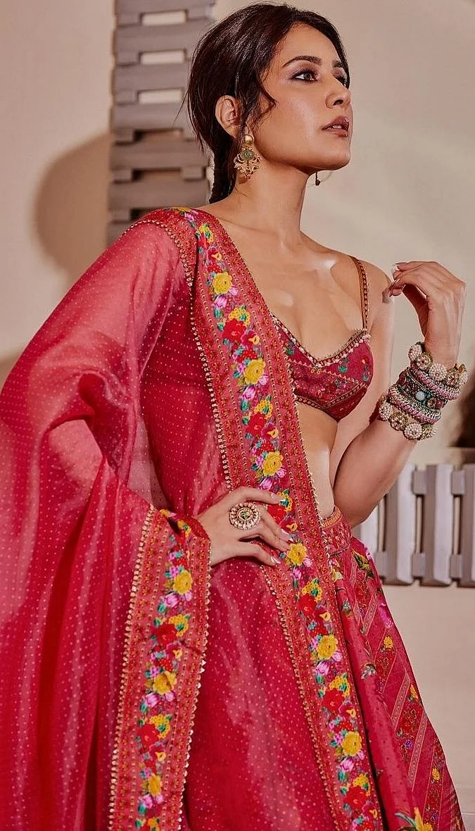 Raashii Khanna Lehengas 6