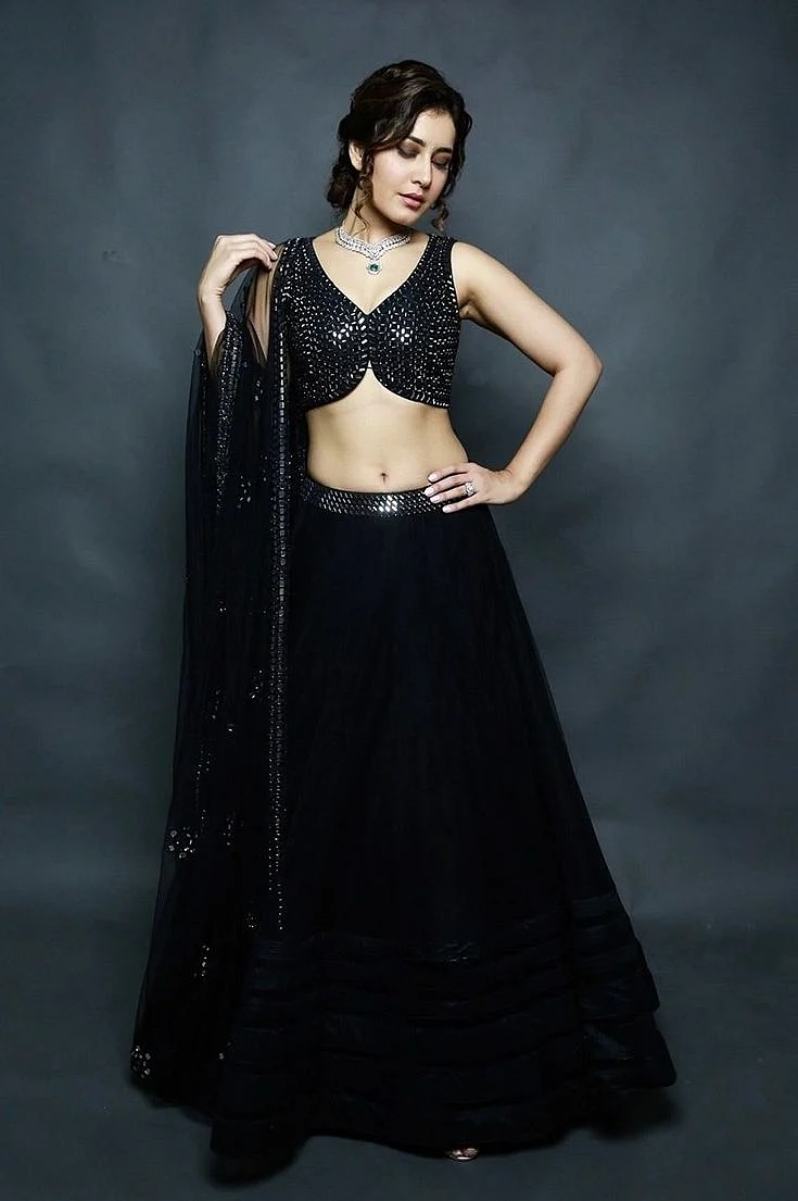 Raashii Khanna Lehengas 7