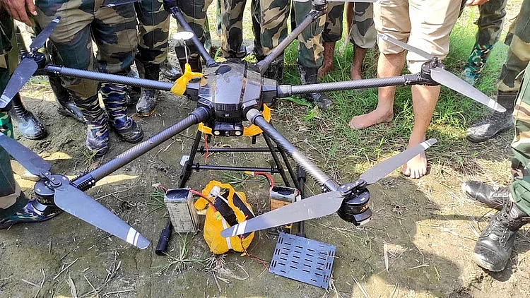 amritsar news bsf drone heroin village khemkaran tarntaran1690784806