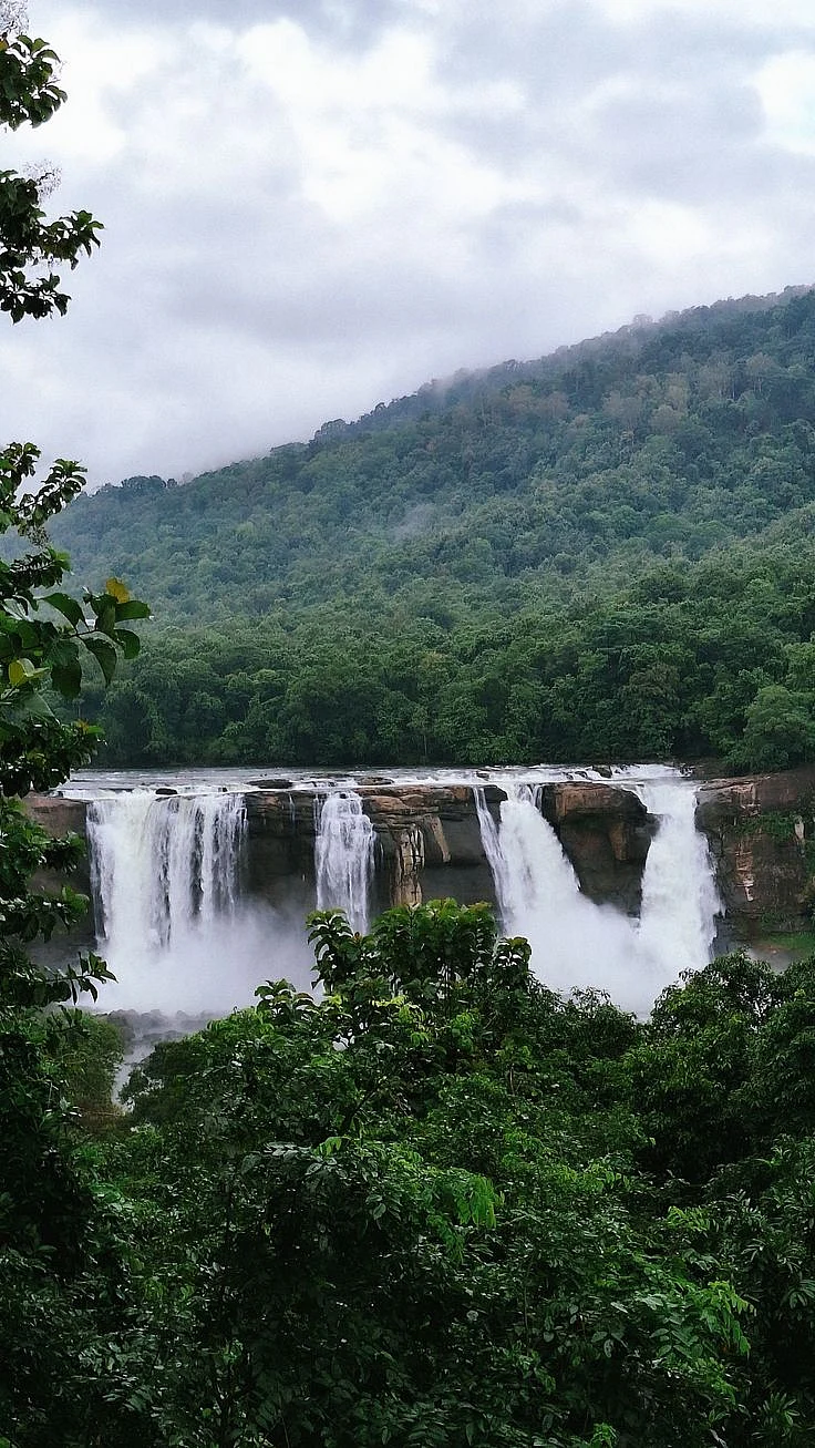 athirapally waterfalls🌊