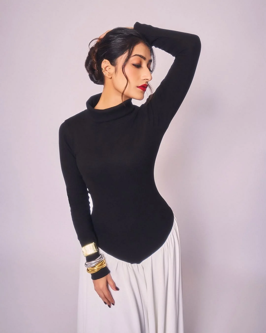 Slaying the game one day at a time Makeup makeupbymanjiri Hair sanjuhairstylist amannagoshe Styled By dipikamohtastylefile rutujastylesOutfit truffleindiaJewellery thejewelgallery Media r 1